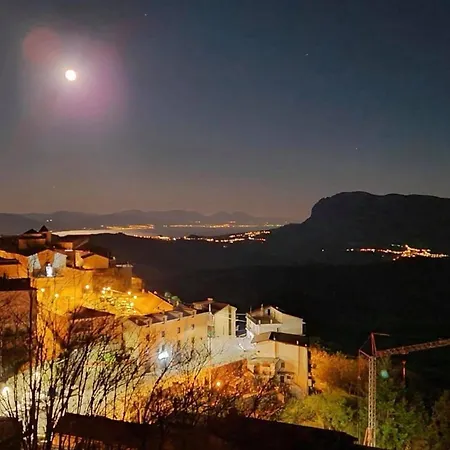 בית חווה Ai Monaci Montano Antilia